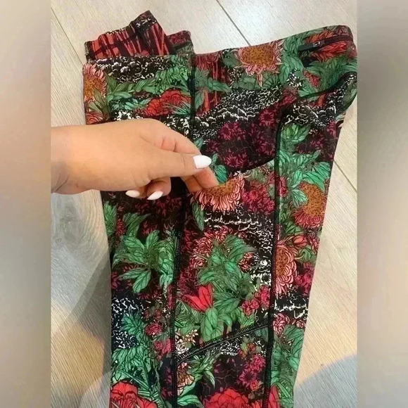Lululemon Women’s time to sweat zen garden mutual leggings tights  floral - Picture 6 of 6